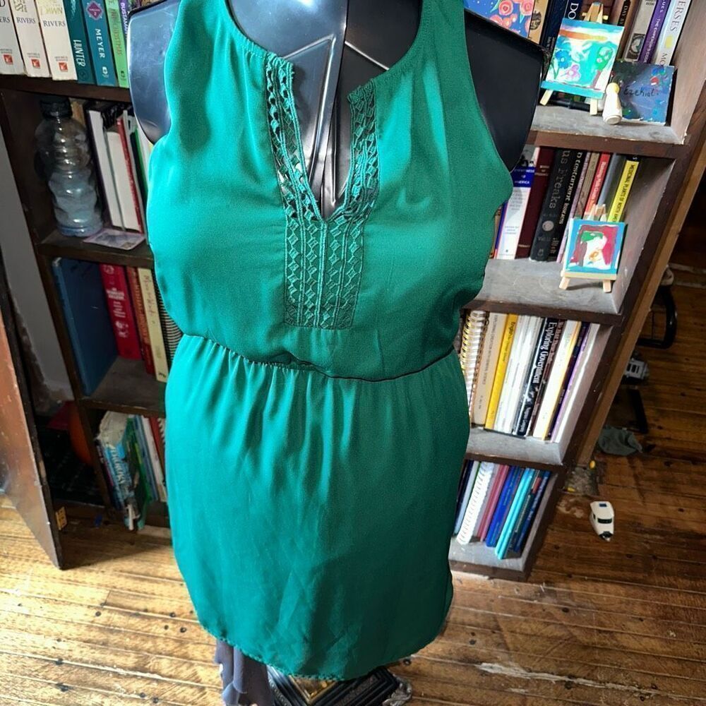 41Hawthorn green split neck M sleeveless dress